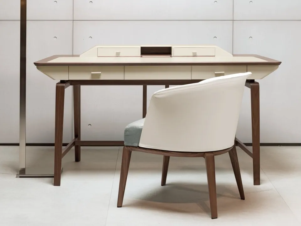 Giorgetti Aura leather armchair with armrests, photographed for the catalogue